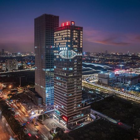 Radisson Red Guangzhou South Railway Station Hotel Екстериор снимка