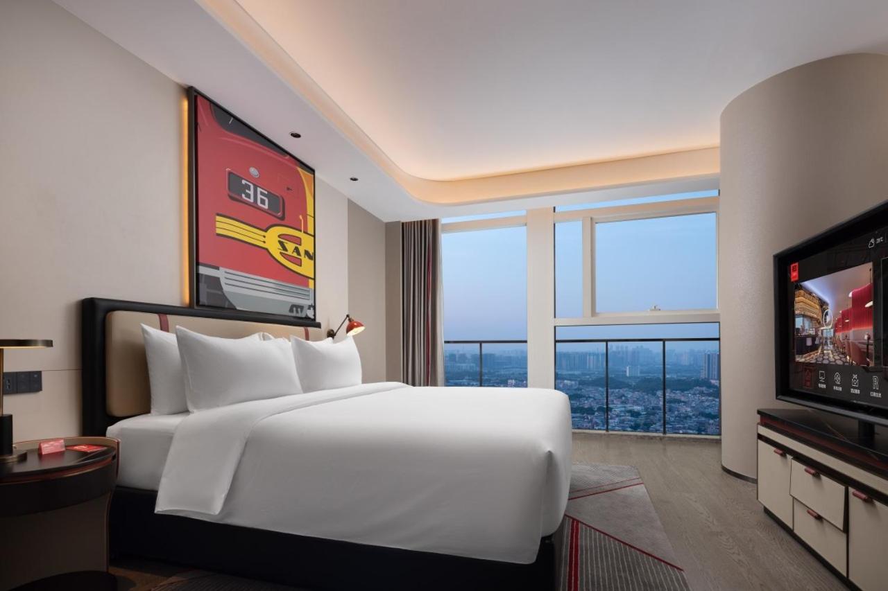Radisson Red Guangzhou South Railway Station Hotel Екстериор снимка