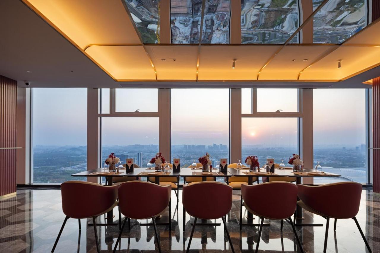 Radisson Red Guangzhou South Railway Station Hotel Екстериор снимка