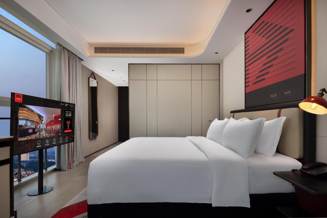 Radisson Red Guangzhou South Railway Station Hotel Екстериор снимка