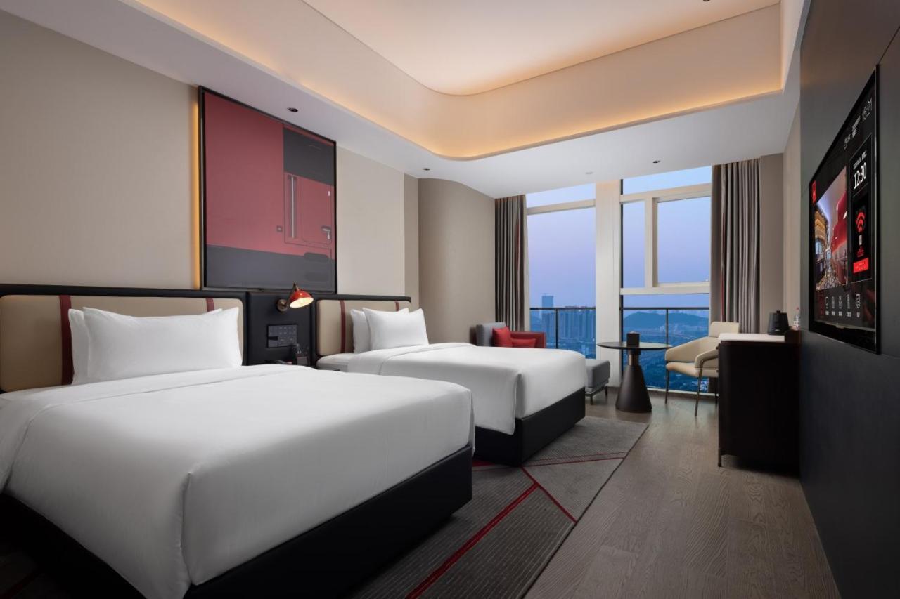 Radisson Red Guangzhou South Railway Station Hotel Екстериор снимка