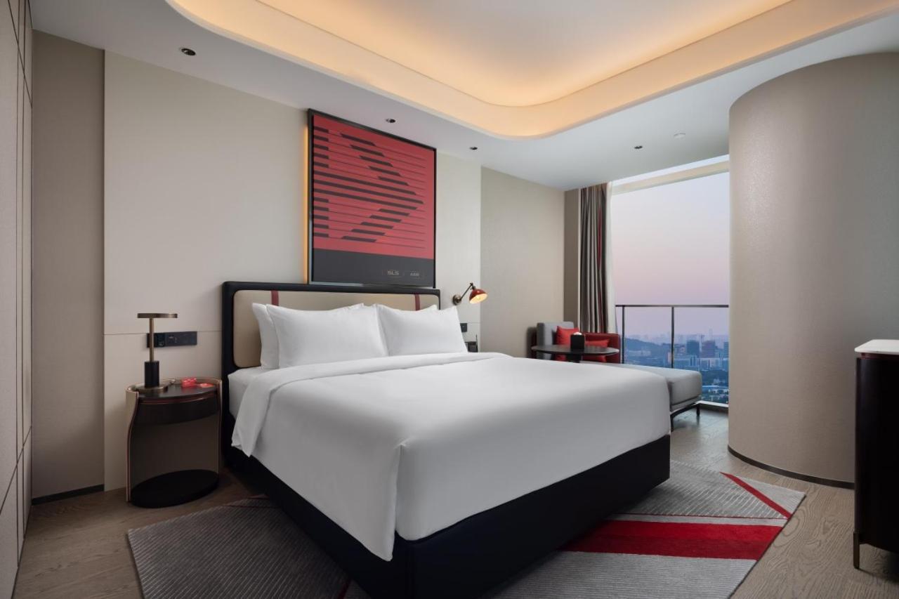 Radisson Red Guangzhou South Railway Station Hotel Екстериор снимка