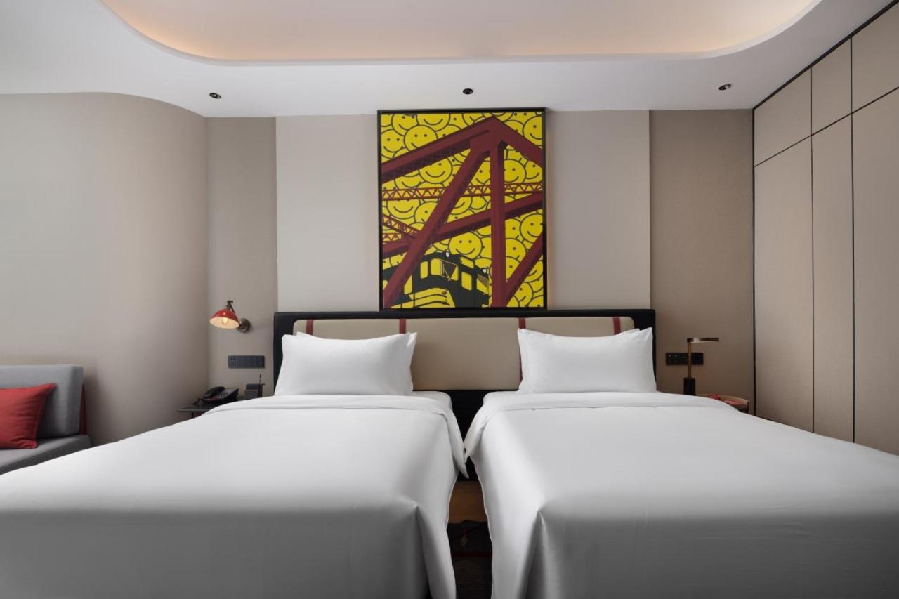 Radisson Red Guangzhou South Railway Station Hotel Екстериор снимка
