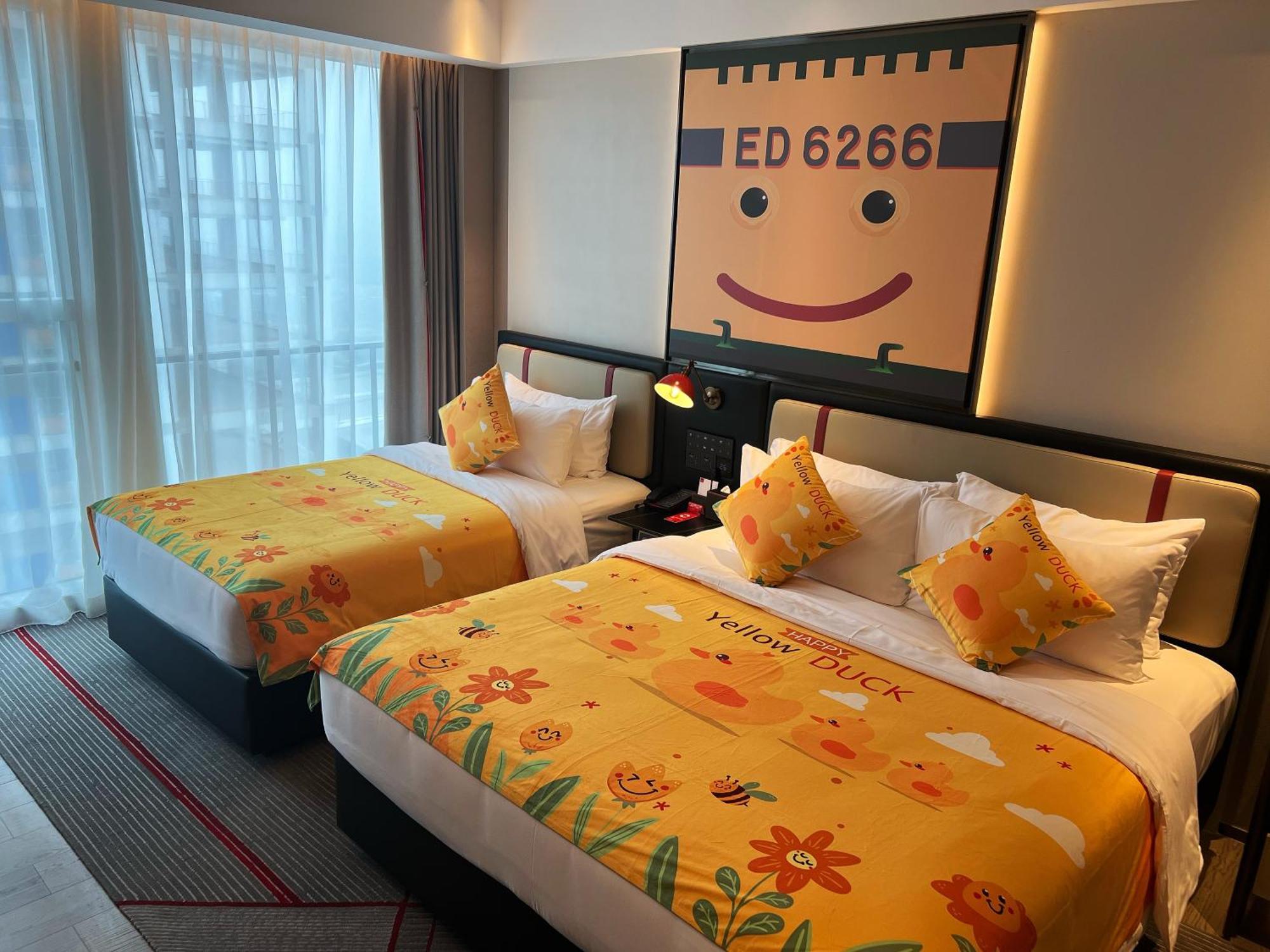 Radisson Red Guangzhou South Railway Station Hotel Екстериор снимка